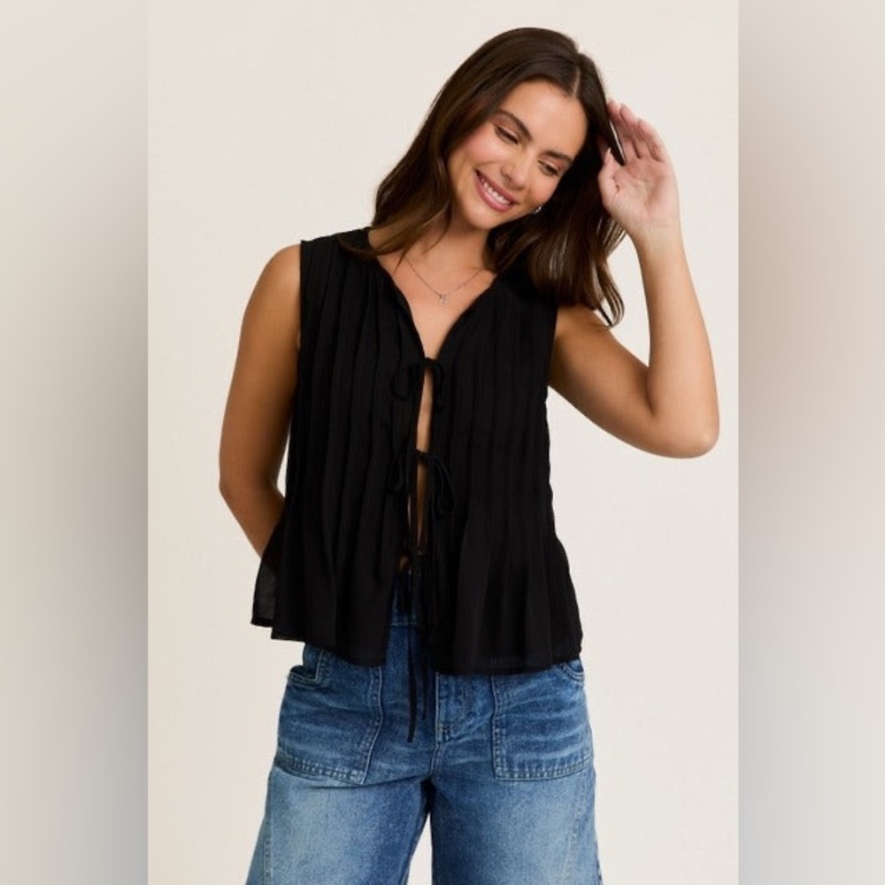 Sleeveless Pleated Front Tie Blouse - Le Lis